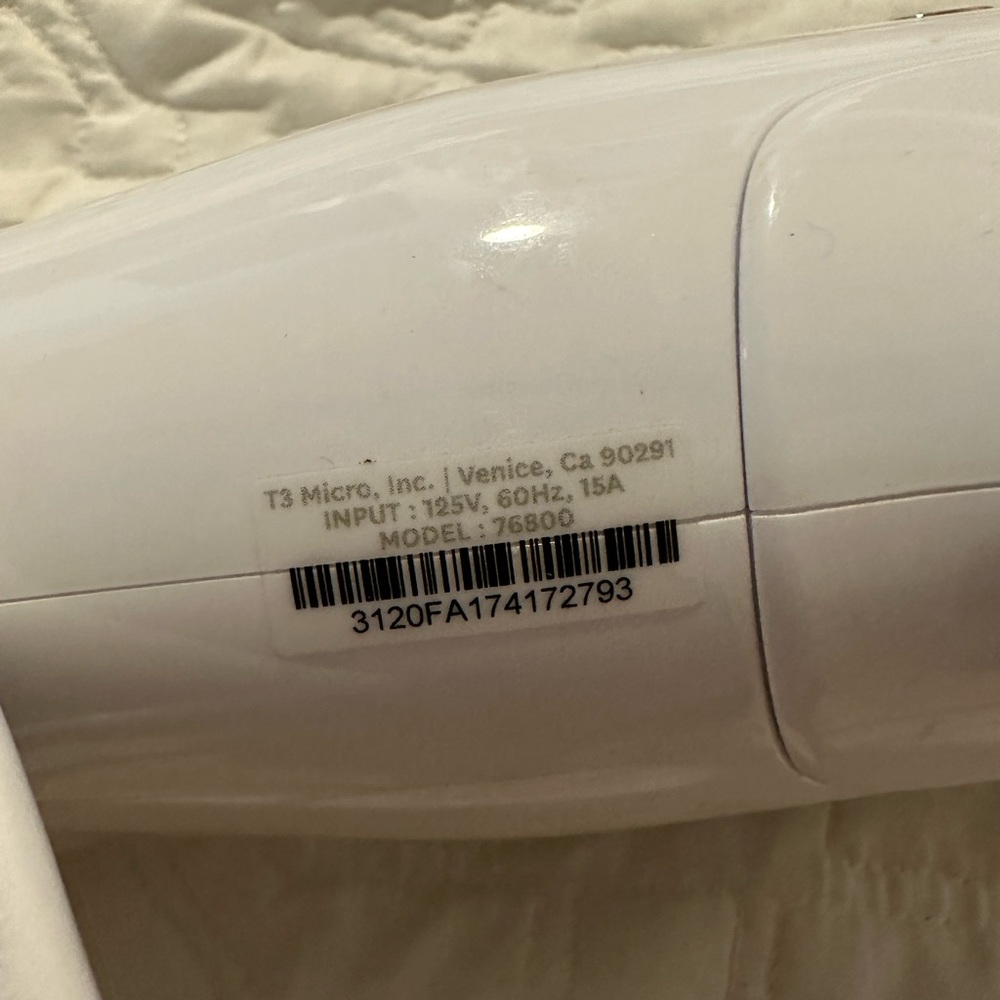 T3 Featherweight 3I - Blow Dryer and 2 Flat Attachments